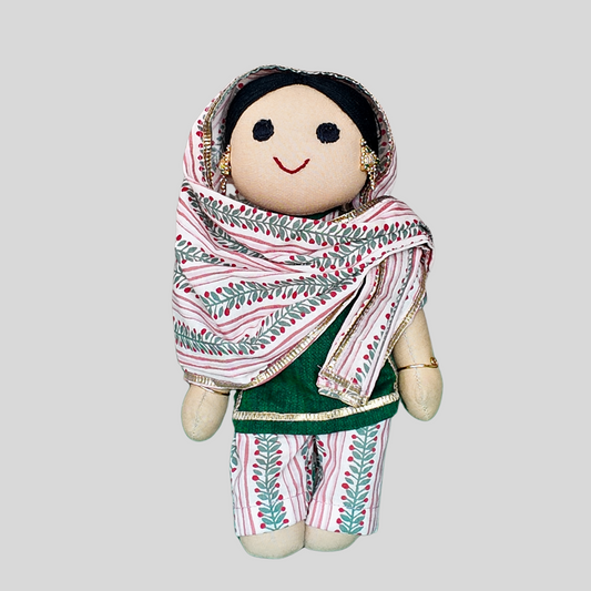 JASSI KAUR (Salwar Kameez)- Traditional Punjabi Doll